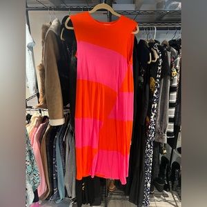 Elizabeth and James Size S